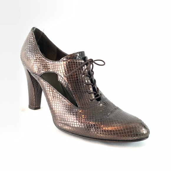 Stuart Weitzman embossed cut out pumps size 8.5 - Picture 2 of 14